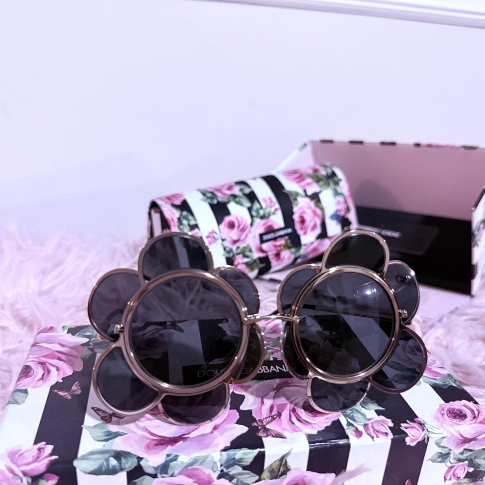 Dolce & Gabbana Special Edition/Runway Black Floral Sunglasses….(Rare find) - Picture 3 of 4